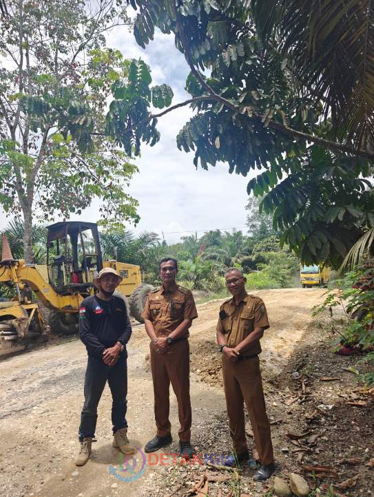 Mantap! Jalan Bukit Raya – Koto Baru Sepanjang 17 KM Diperbaiki dari Dana CSR—Camat Singingi Hilir: Bukti Nyata Kepedulian PT AA dan PT SAR
