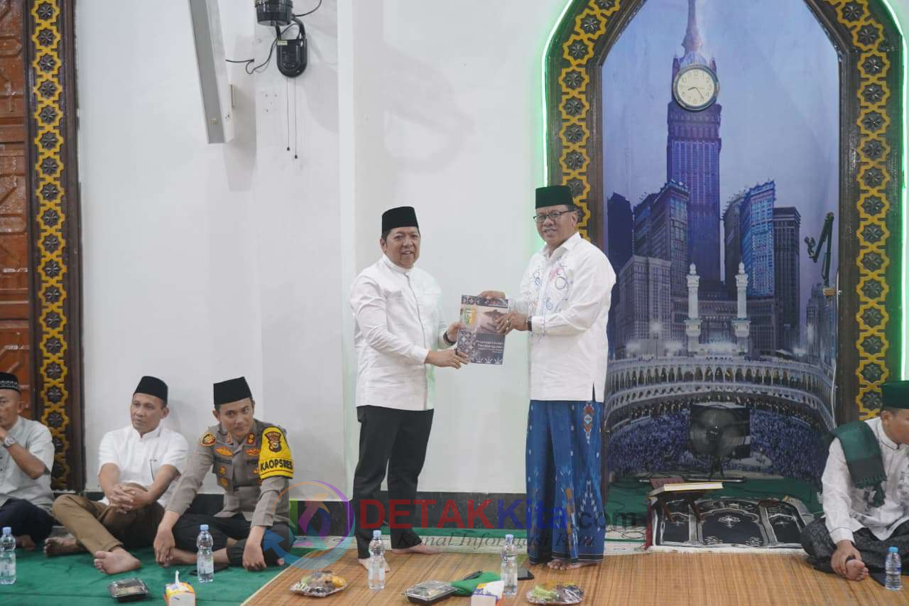 Safari Ramadhan Pemprov Riau Berakhir di Kuansing! Bantuan Ratusan Juta Mengalir di Masjid Agung Ar-Raudhah