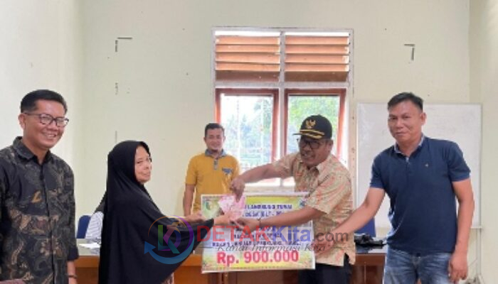 Momen Haru Jelang Lebaran — 20 Warga Siberakun Terima BLT-DD! Camat dan Pj Kades: Gunakan untuk Kebutuhan Ramadhan