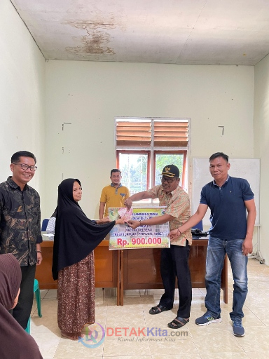 Momen Haru Jelang Lebaran — 20 Warga Siberakun Terima BLT-DD! Camat dan Pj Kades: Gunakan untuk Kebutuhan Ramadhan