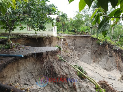 Bau Penyimpangan Bantuan Bencana di Aceh! Prof Sutan Nasomal Desak Gubernur Bongkar Dana Huntara dan Bantuan Rp8 Juta di Bener Meriah