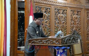 Bupati Suhardiman Bongkar LKPJ 2025! Ekonomi Kuansing Melonjak 5,31 Persen—Kemiskinan Turun, Tapi Pengangguran Jadi PR Bupati Suhardiman Bongkar LKPJ 2025! Ekonomi Kuansing Melonjak 5,31 Persen—Kemiskinan Turun, Tapi Pengangguran Jadi PR