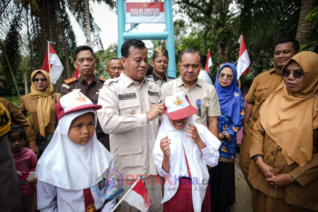 Haru Pecah! Jembatan Merah Putih Presisi Muara Petai Resmi Dibuka—Akses Terisolir Kini Terhubung—Warga Menangis Bahagia
