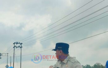 Macet Parah 1 KM di Pasar Benai! Bupati Suhardiman Turun Tangan — Langsung Atur Lalu Lintas di Tengah Kerumunan