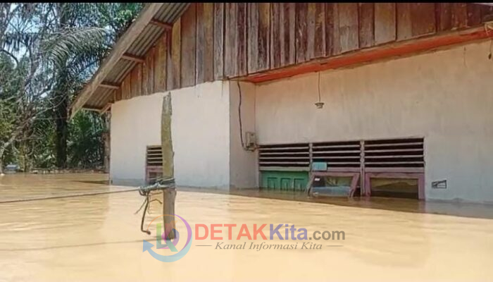 Bupati Suhardiman Instruksikan Kirim Bantuan — 40 Rumah di Tanjung Medang Hulu Kuantan Diterjang Banjir