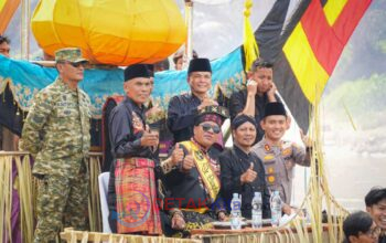 Janji Panas Di Tepatan Muko Lobua! Bupati Suhardiman Siap Bangun Pendopo Adat—Jalan Rusak dan Sampah Langsung Disikat! Janji Panas Di Tepatan Muko Lobua! Bupati Suhardiman Siap Bangun Pendopo Adat—Jalan Rusak dan Sampah Langsung Disikat!