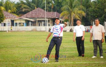 Geger! 16 Tim Turun Gunung! Turnamen RMKK ke-27 Resmi Dibuka — Bupati Suhardiman Warning: Jangan Rusak Sportivitas! Geger! 16 Tim Turun Gunung! Turnamen RMKK ke-27 Resmi Dibuka — Bupati Suhardiman Warning: Jangan Rusak Sportivitas!