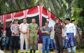 “Akhirnya Tembus!” Jembatan Garuda Sukaraja Dibangun — TNI Turun Tangan dan Warga Tak Lagi Terisolasi Saat Banjir “Akhirnya Tembus!” Jembatan Garuda Sukaraja Dibangun — TNI Turun Tangan dan Warga Tak Lagi Terisolasi Saat Banjir