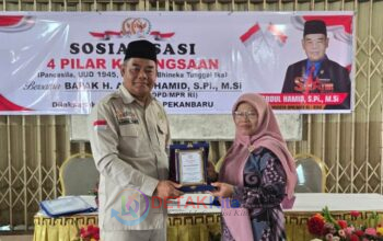 Dihujani Pertanyaan Kritis Siswa! Senator Abdul Hamid ‘Didesak’ Jawab Masa Depan 4 Pilar di SMK PGRI Pekanbaru