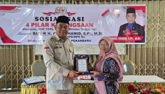 Dihujani Pertanyaan Kritis Siswa! Senator Abdul Hamid ‘Didesak’ Jawab Masa Depan 4 Pilar di SMK PGRI Pekanbaru