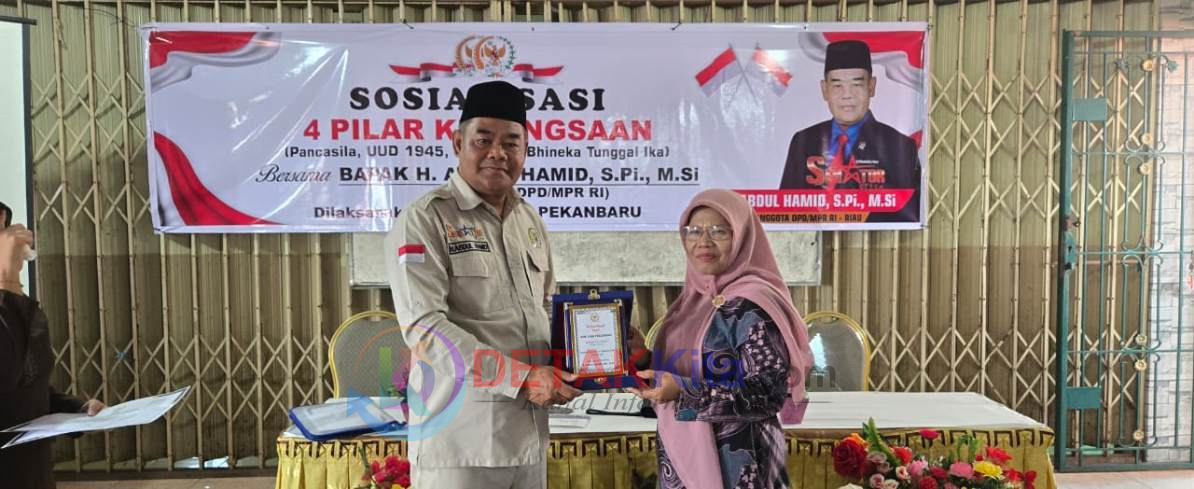 Dihujani Pertanyaan Kritis Siswa! Senator Abdul Hamid ‘Didesak’ Jawab Masa Depan 4 Pilar di SMK PGRI Pekanbaru