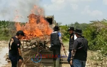 Polsek Benai Bakar Rakit Dompeng PETI di Gunung Kesiangan — Kapolsek: Tidak Ada Ruang bagi Penambang Ilegal!