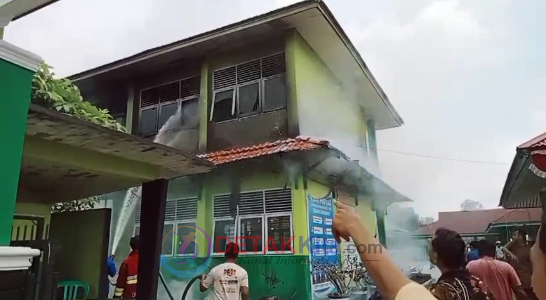 Usai Sholat Jumat Api Mengamuk! Gedung MTsN 2 Kuansing Dilalap Si Jago Merah — Damkar Turunkan Dua Armada