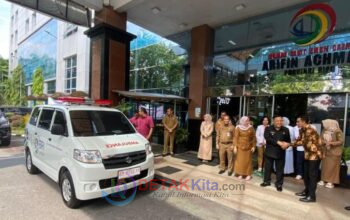 GASPOL LAYANAN KESEHATAN! RSUD Arifin Achmad Dapat Ambulans Baru dari BRI — Respons Darurat Dijamin Lebih Cepat