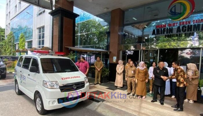 GASPOL LAYANAN KESEHATAN! RSUD Arifin Achmad Dapat Ambulans Baru dari BRI — Respons Darurat Dijamin Lebih Cepat