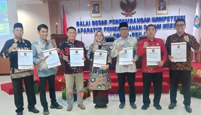 Persembahan Untuk Bupati Suhardiman! Camat Eka Putra Sikat Gelar Terbaik 1 di Sumbar — Bukti Nyata Kualitas ASN Kuansing Tak Main-Main!