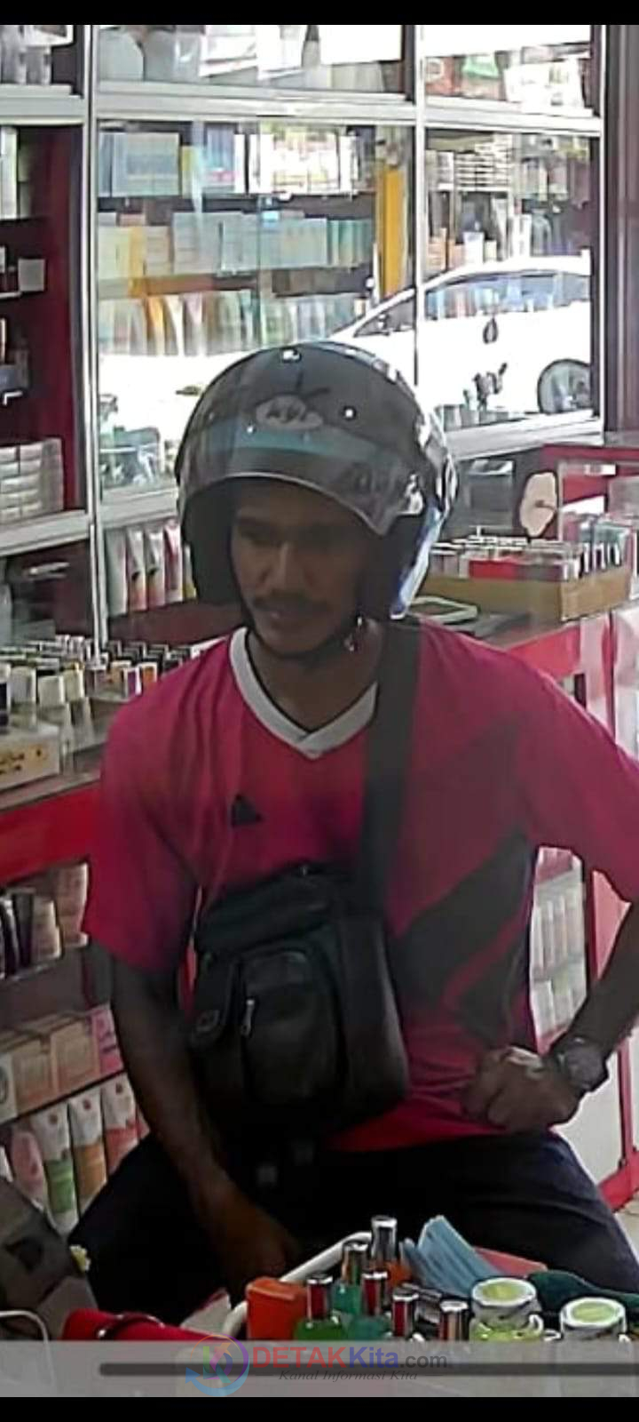 AKSI LICIK TERBONGKAR! Pria Helm Hitam Coba Tipu Toko Haya Beauty Pakai Modus QRIS—Kabur Saat Ketahuan Beda Rekening