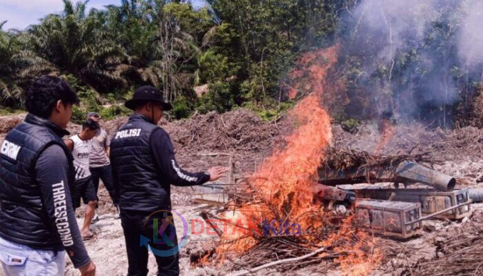TAK LAGI SETENGAH HATI!—Polsek Benai Bakar 4 Rakit PETI di Jirak — Jawab Sorotan Tajam Publik