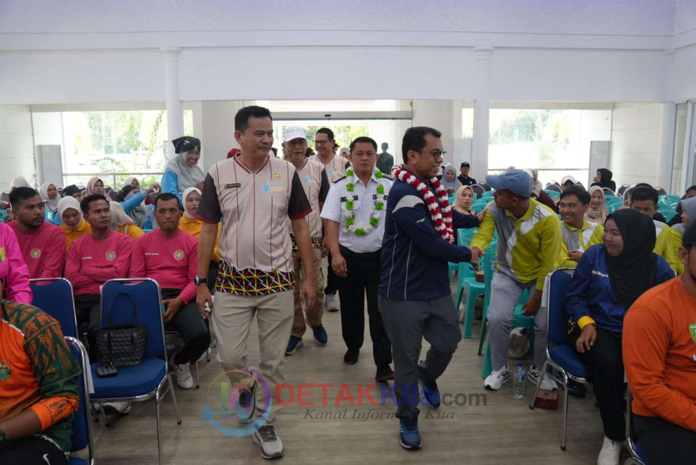 Hardiknas 2026 Meledak di Kuansing! 15 Kecamatan Adu Kompak di Lomba Senam Narosa—Sekda Tegas: Ini Bukan Sekadar Lomba—Tapi Gerakan Pendidikan!