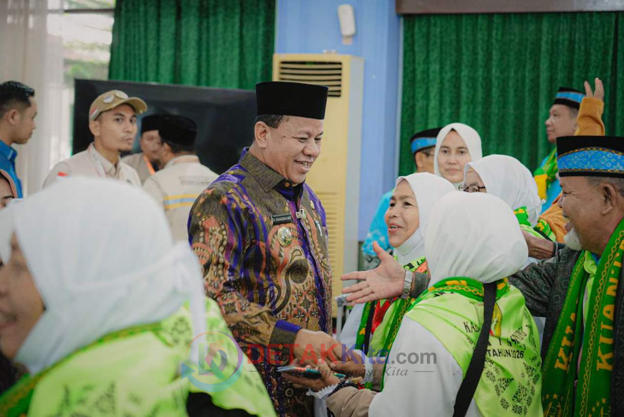 Ratusan Jemaah Haji Dilepas dari Batam! Bupati Suhardiman: Jaga Kekompakan — Pulang Harus Mabrur!