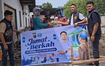 “Narkoba Musuh Bersama!” Sat Narkoba Polres Sergai Turun ke Jalan Bagikan Nasi Kotak dan Edukasi Bahaya Barang Haram