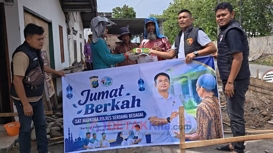 “Narkoba Musuh Bersama!” Sat Narkoba Polres Sergai Turun ke Jalan Bagikan Nasi Kotak dan Edukasi Bahaya Barang Haram