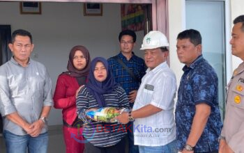 PT PCS Bergerak Cepat! Korban Banjir Logas Hilir Terima Bantuan Sembako — Warga Tegaskan Banjir Sudah Terjadi Sebelum Pabrik Berdiri