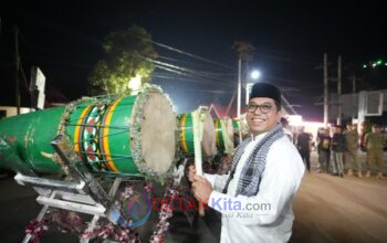 Taman Jalur Memutih! Lautan Manusia Guncang Malam Takbiran Idul Adha di Teluk Kuantan