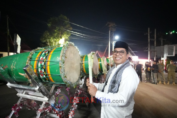 Taman Jalur Memutih! Lautan Manusia Guncang Malam Takbiran Idul Adha di Teluk Kuantan