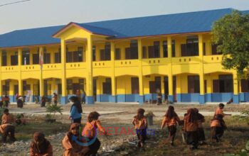 Dua Tahun Ruang Kelas Disekat — Siswa SDN 03 Labuhan Ruku Belajar Tak Nyaman
