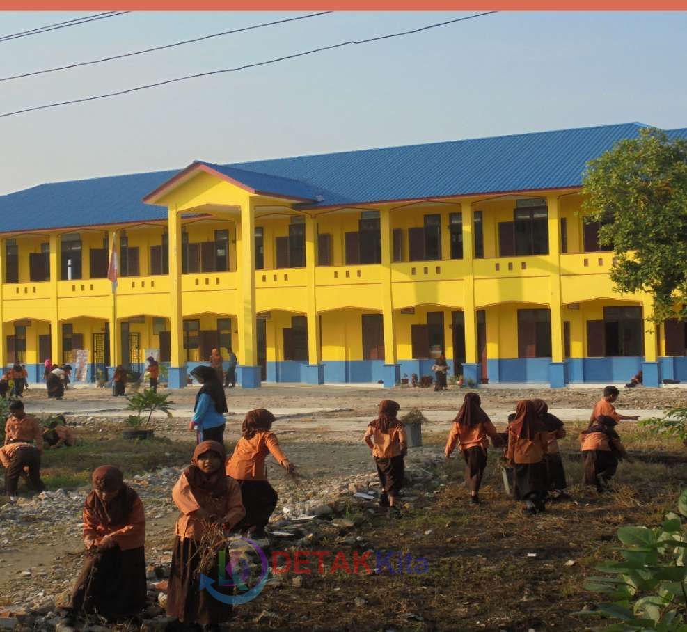 Dua Tahun Ruang Kelas Disekat — Siswa SDN 03 Labuhan Ruku Belajar Tak Nyaman
