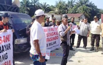Hak Buruh Diduga Dipangkas — Massa Geruduk PT Nafasindo! Prof Sutan Nasomal Desak Forkopimda Aceh Singkil Turun Tangan
