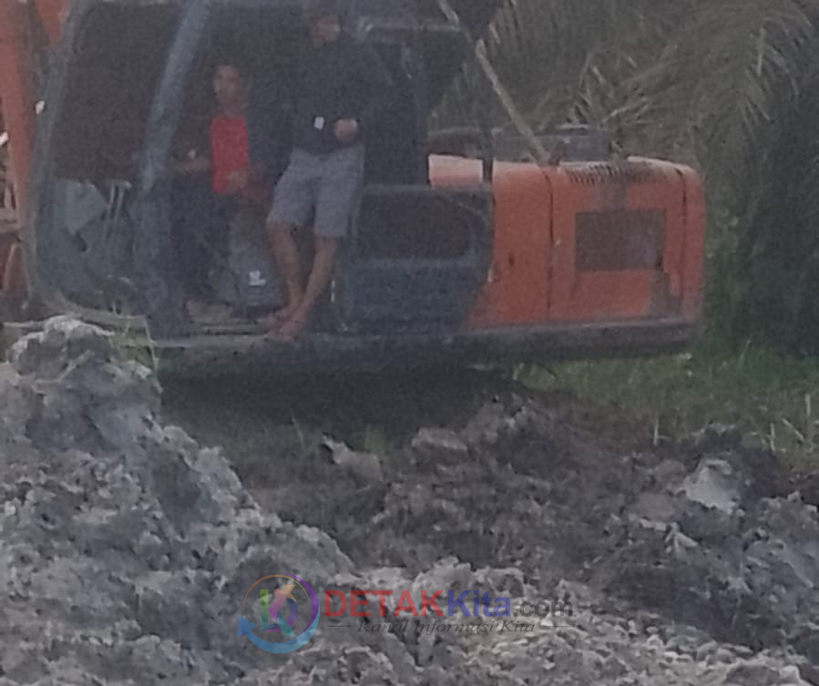 Excavator Diduga Milik Rido Alias Tardo Garap PETI di TPA Sentajo—APH Diminta Buktikan Ketegasan Jangan Sampai Timbulkan Persepsi Pembiaran