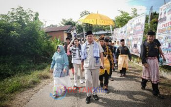 Bupati Suhardiman Amby Hadir Bersama Istri dan Putra Mahkota — Ribuan Warga Padati Pembukaan Pacu Jalur Rayon I Inuman