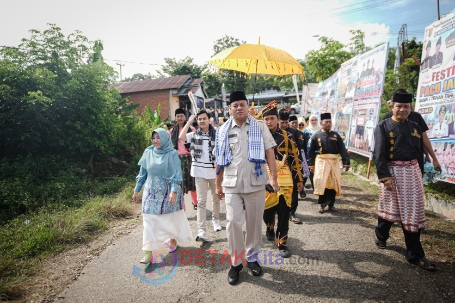 Bupati Suhardiman Amby Hadir Bersama Istri dan Putra Mahkota — Ribuan Warga Padati Pembukaan Pacu Jalur Rayon I Inuman