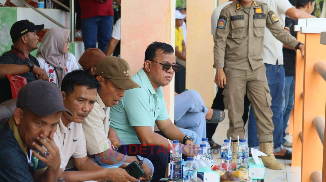 Suhardiman Hadir di Pacu Jalur Inuman — Komentator Diberi Penghargaan — Ekonomi Warga Ikut Bergairah