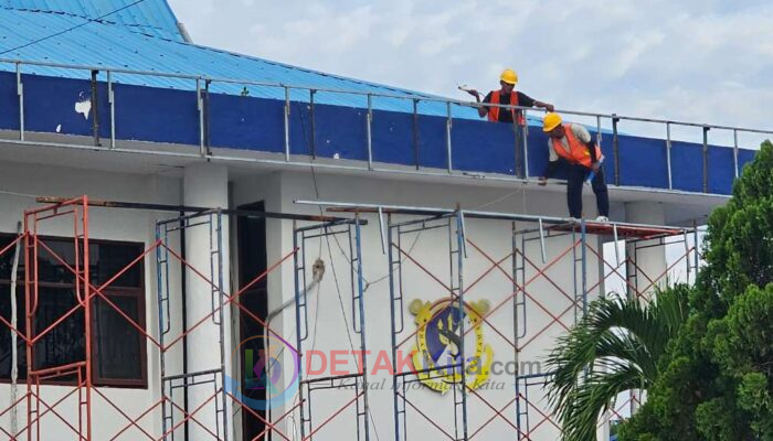 Pekerja Proyek KSOP Dumai Diduga Abaikan K3 — Bekerja di Lantai Dua Tanpa Body Harness