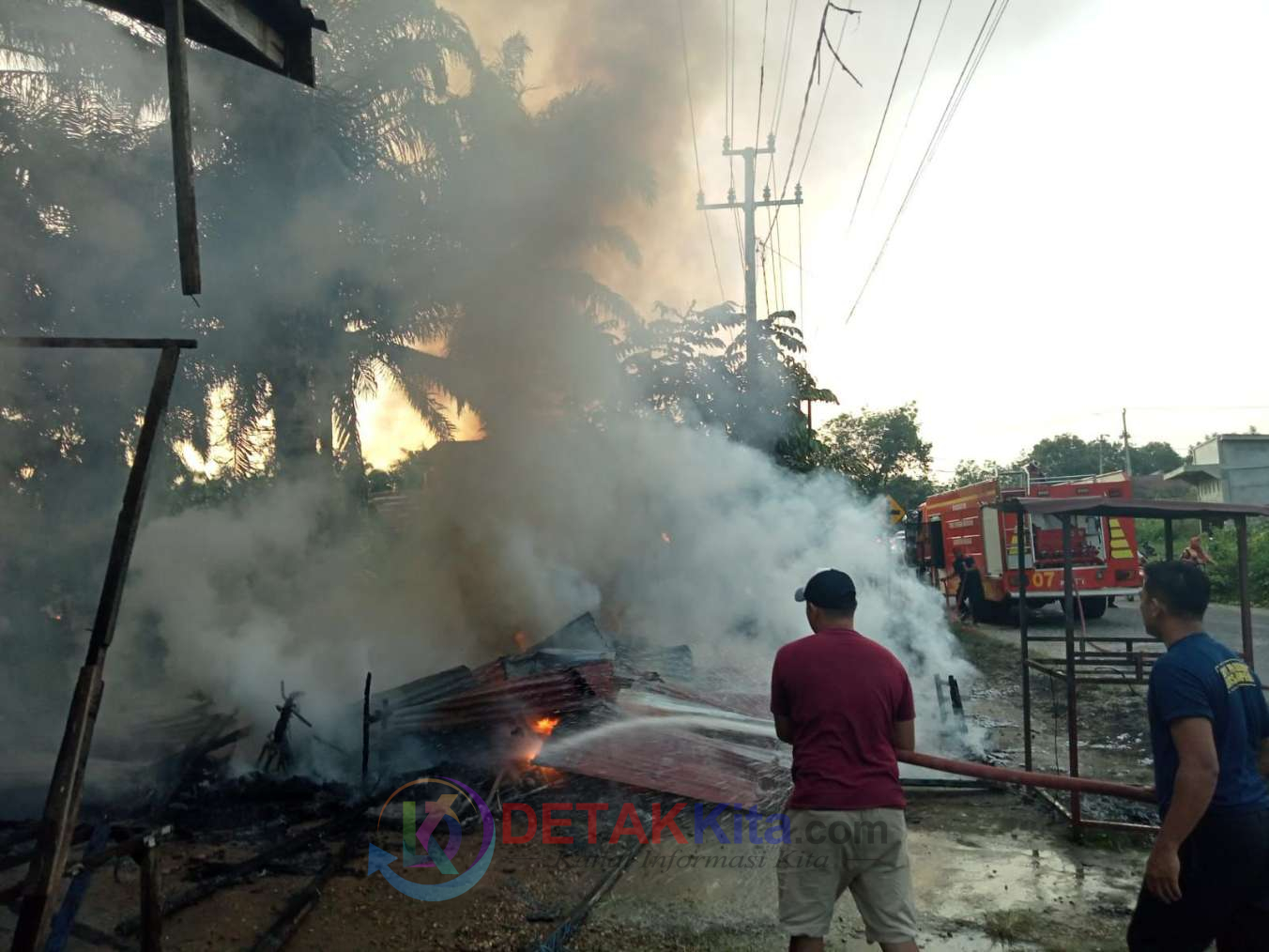 Bengkel di Sentajo Raya Ludes Terbakar — Bupati Suhardiman Amby Langsung Instruksikan Bantuan Korban