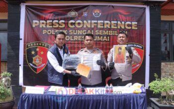 Pelarian Berakhir di Balik Lemari — Pembunuh Petani di Dumai Dibekuk Polisi Pelarian Berakhir di Balik Lemari — Pembunuh Petani di Dumai Dibekuk Polisi