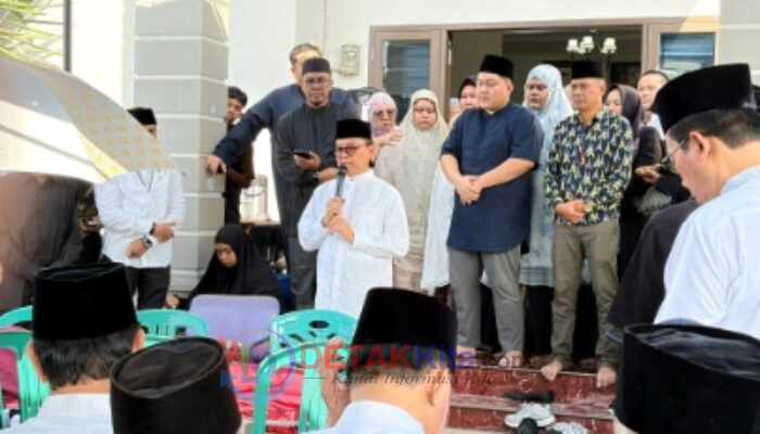 Eks Gubri RZ Lepas Jenazah Kadis Kominfoss H Doni Aprialdi — Tangis Haru Pecah Iringi Perjalanan Terakhir