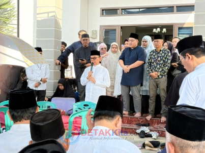 Eks Gubri RZ Lepas Jenazah Kadis Kominfoss H Doni Aprialdi — Tangis Haru Pecah Iringi Perjalanan Terakhir