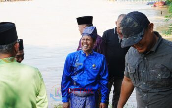 Disambut Lautan Warga — Muklisin Lepas Pacu Jalur Rayon IV Gunung Toar dengan Meriah