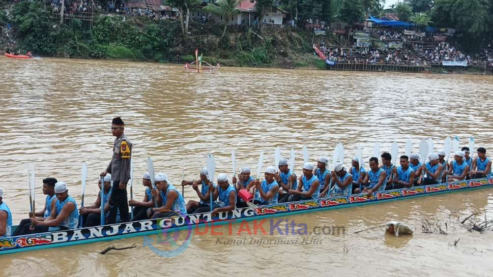 Bhabinkamtibmas Jadi Timbo Ruang Jalur Endang Rumus — Bukti Polisi Menyatu dengan Budaya dan Masyarakat Kuansing