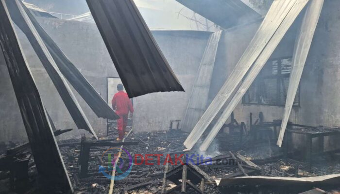 Gudang Buku SMPN 9 Tebing Tinggi Terbakar — Polisi Selidiki Dugaan Korsleting Listrik