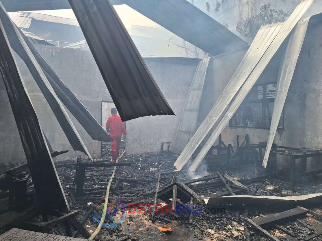 Gudang Buku SMPN 9 Tebing Tinggi Terbakar — Polisi Selidiki Dugaan Korsleting Listrik