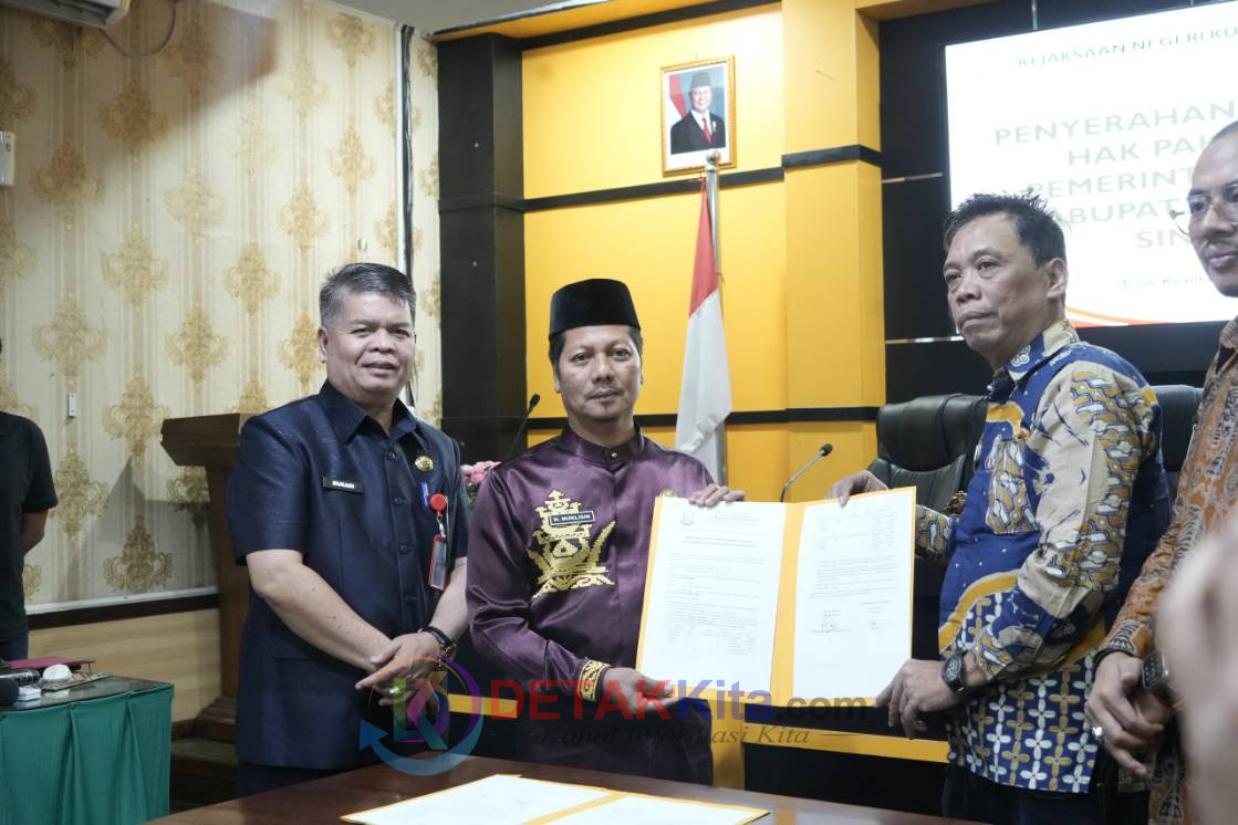 Muklisin Beri Penghargaan kepada Kejari Kuansing atas Penyelamatan Aset Daerah dan Selamatkan Uang Negara Hampir Rp75 Miliar