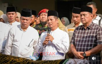 Duka Selimuti Pemkab Kuansing — Plt Bupati Muklisin Pimpin Langsung Shalat Jenazah Menantu Plh Sekda Muradi