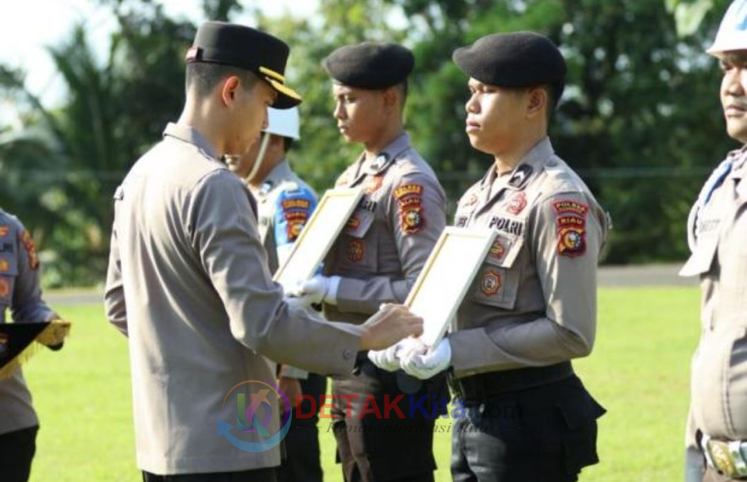 Bolos Kerja Lebih 30 Hari! Dua Polisi Polres Kuansing Resmi Dipecat — Kapolres: Pelanggaran Berat Harus Dipertanggungjawabkan