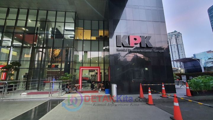 KPK Sita SGD12 Ribu dari Ketua DPRD Kuansing — Dugaan Peran Pengumpulan Dana Alih Fungsi Hutan Diusut