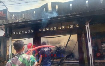 Ruko di Sungai Jering Ludes Terbakar — Kerugian Ditaksir Capai Rp1 Miliar Ruko di Sungai Jering Ludes Terbakar — Kerugian Ditaksir Capai Rp1 Miliar